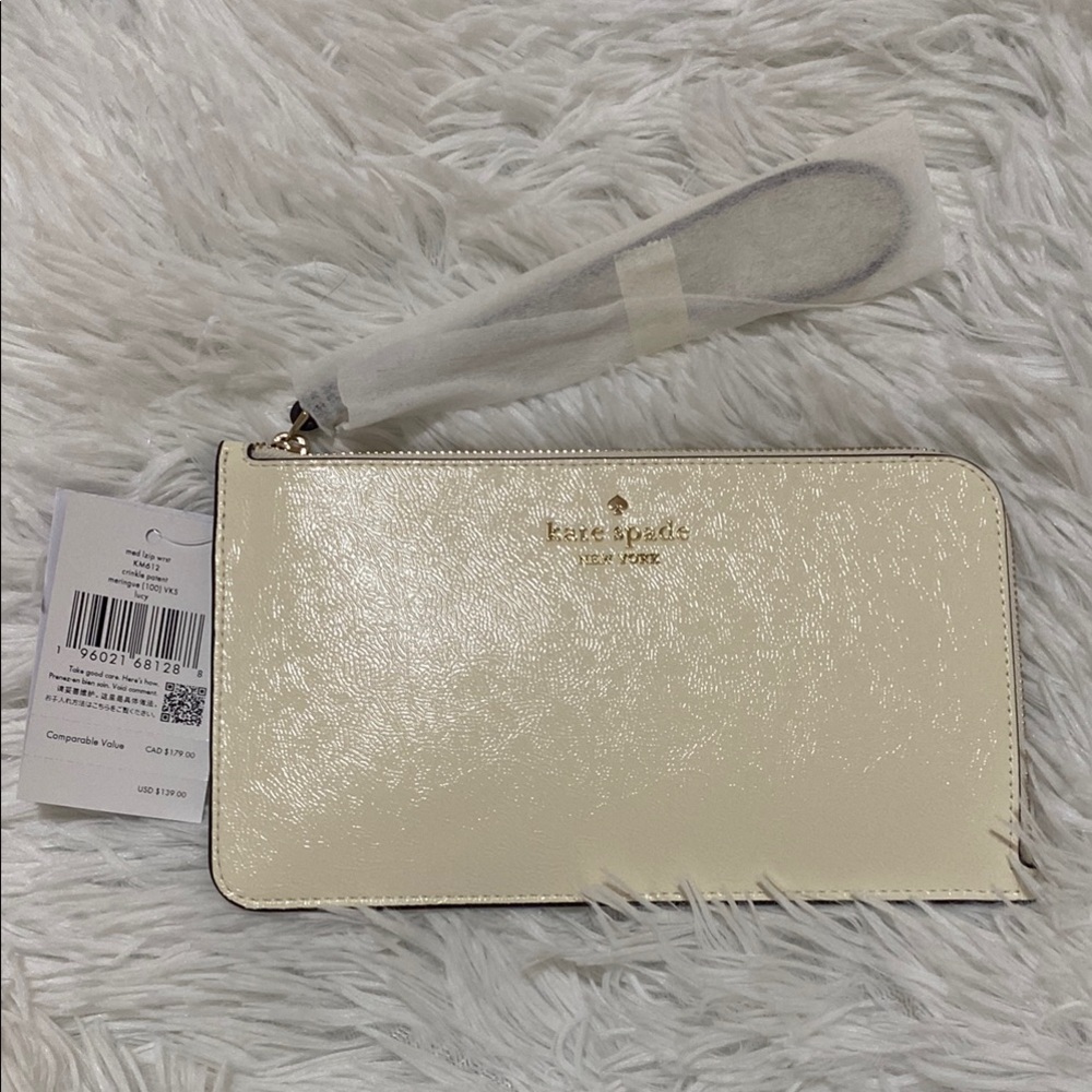 Lucy Crinkle Patent Medium L-zip Wristlet